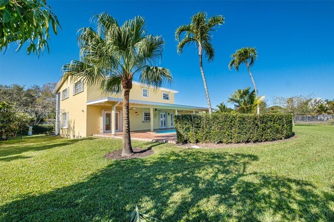 Building Photo - 11401 SW 72nd Pl