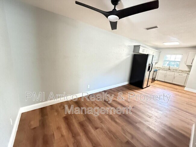 Building Photo - 2809 Marconi St