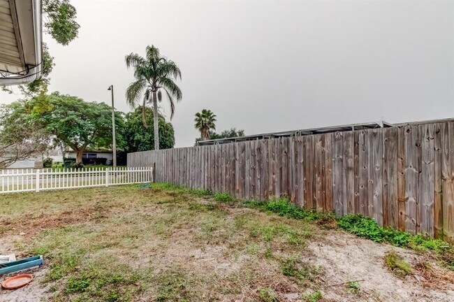 Building Photo - 3735 Mynabird Dr