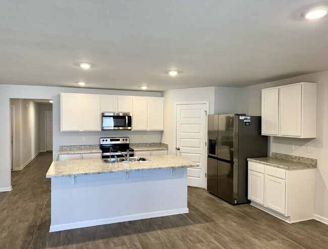 Building Photo - New rental in Brighton Oaks! Conveniently located off Hwy 231, this community conveniently close ...