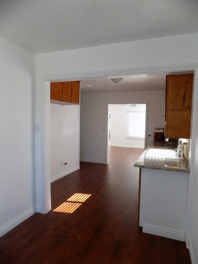 Building Photo - Large 4BD-2BA House in North Long Beach fo...