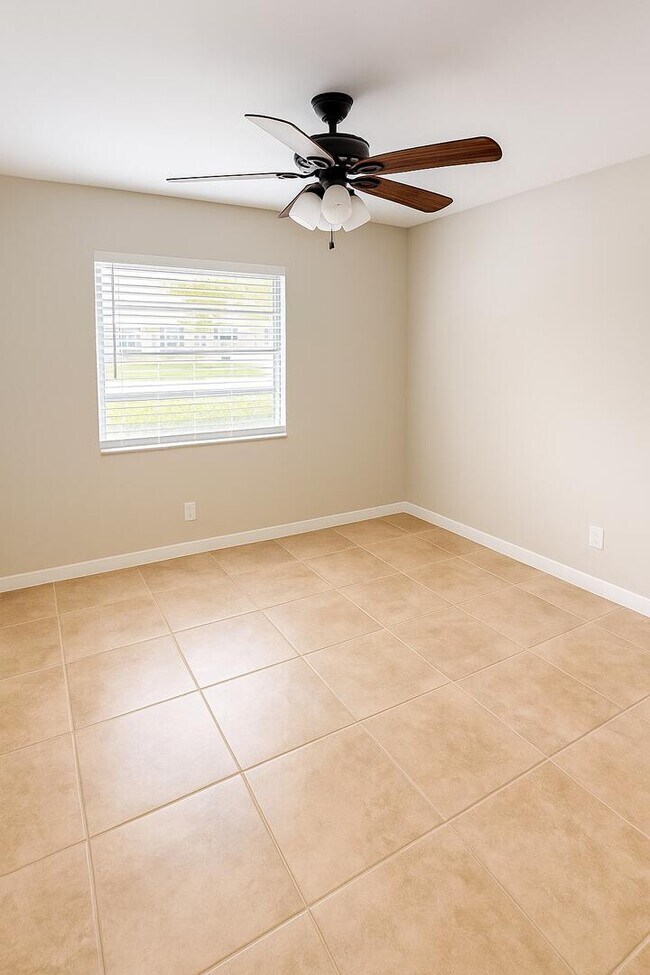 Building Photo - 4850 NE 5th Ave