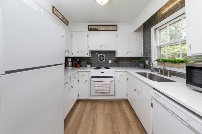 Building Photo - 134 Berkeley Ln