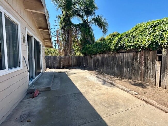 Building Photo - 4576 Auhay Dr