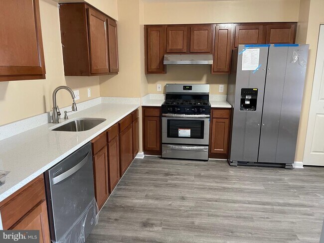 Building Photo - 6605 Huntshire Dr