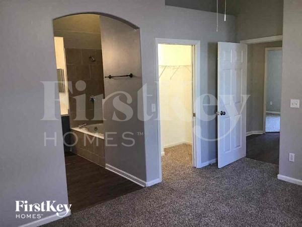 Building Photo - 15633 Autumn Glen Ave