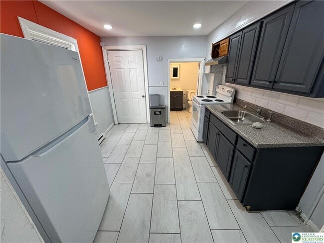 Building Photo - 420 E Ct St