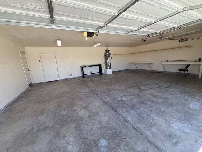 Building Photo - Beautiful Home In Apple Valley Vineyards-4...
