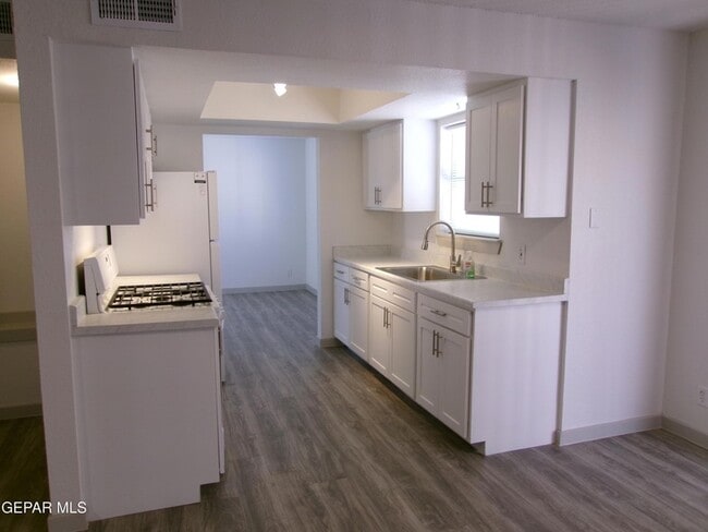 Building Photo - 7013 Echo Cliffs Dr