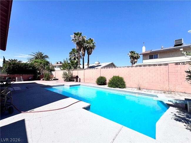 Building Photo - 5009 Mesa View Dr