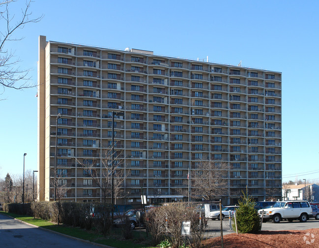 Building Photo - Hudson Ridge Tower