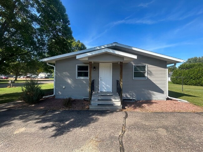 Building Photo - 607-701 Woodbine Ave