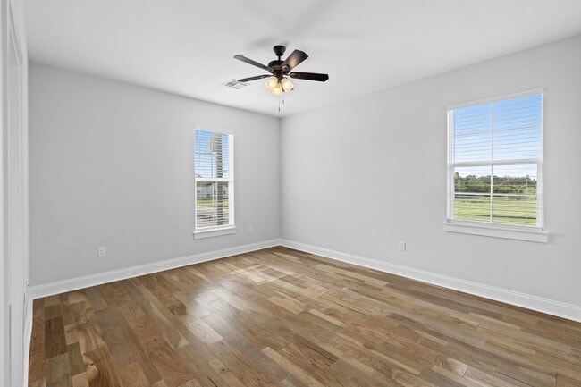 Building Photo - 850 W Sallier St