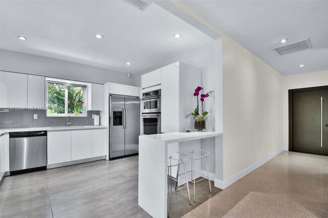 Building Photo - Northeast 11th Avenue, Miami Shores, FL 33138 - 3 BR 2 BA single-family home