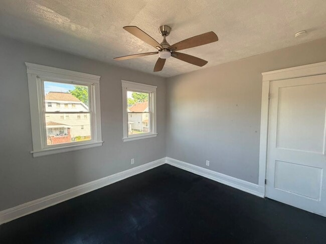 Building Photo - Four bedrooms. A sunroom. A fenced yard. A garage. Your next home is ready to be discovered!