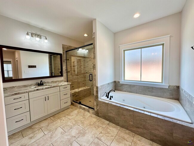 Building Photo - 101 Maidenhair Ct