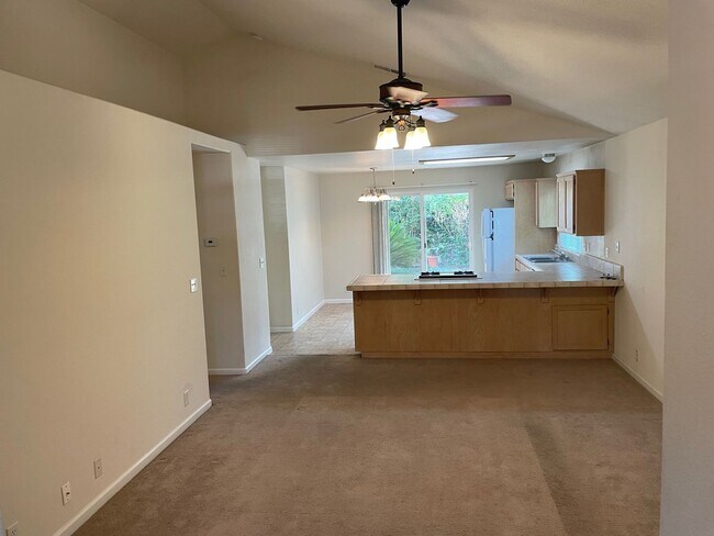 Building Photo - Large 3 Bed 2 Bath Home With Fenced Backyard and Private Garage!