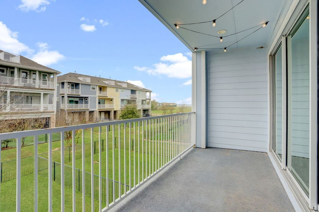 Building Photo - 2714 Veranda Fls