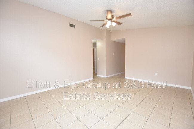 Building Photo - 774 Zella Ln