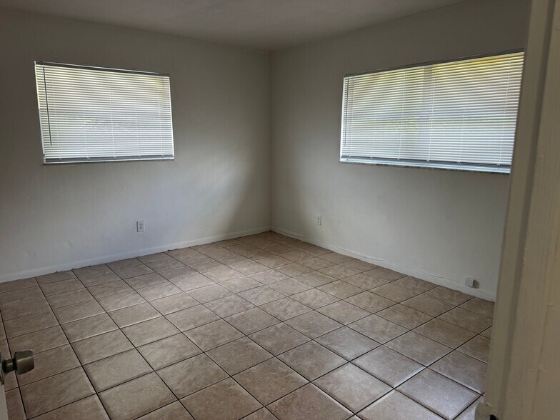Building Photo - 3701 SW 59th Terrace