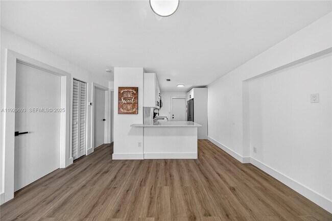 Building Photo - 2633 NE 13th Ave