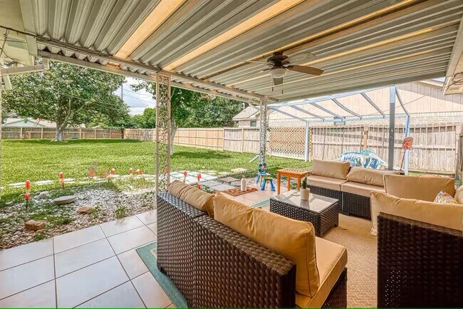 Building Photo - 9654 Meadowland Dr