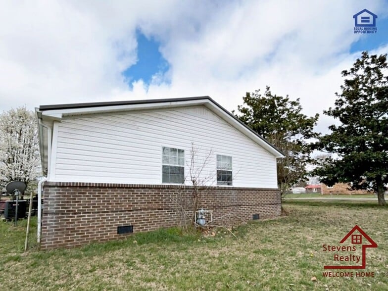 Building Photo - 506 Davis St