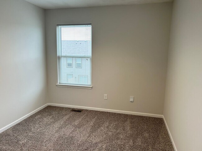 Building Photo - 3 Bed Townhome in Grain Valley