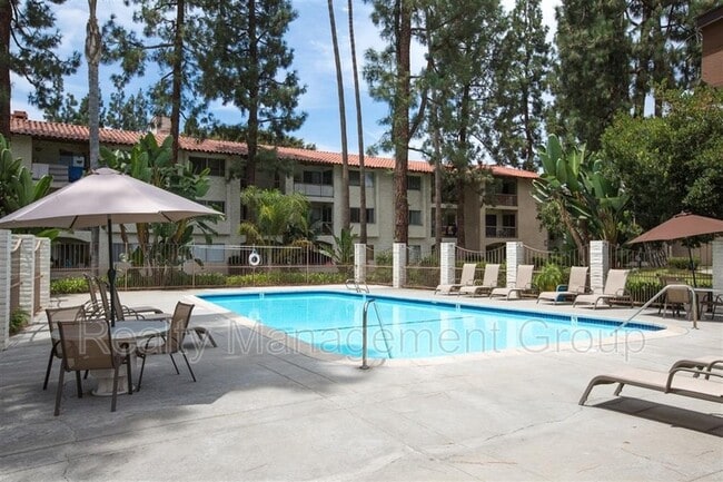 Building Photo - 10737 San Diego Mission Rd