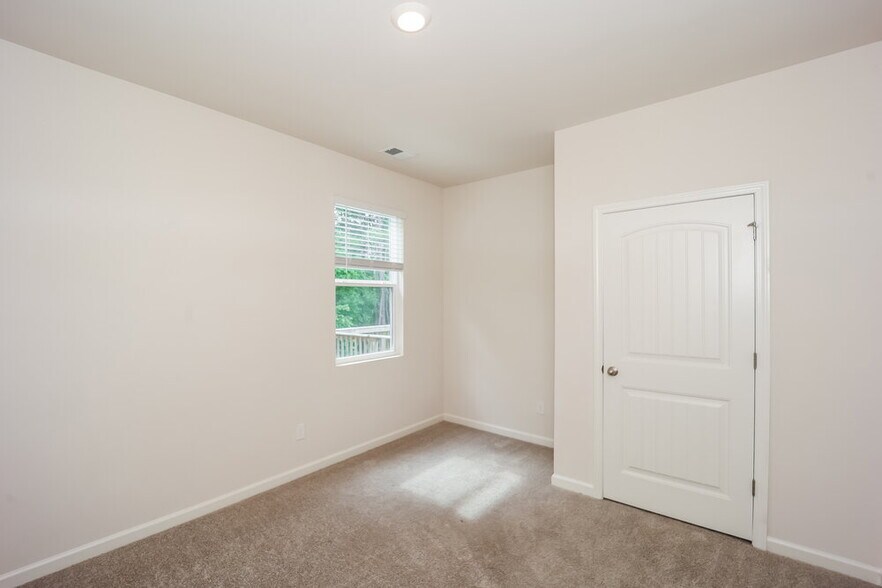 Building Photo - 1101 Shadow Glen Dr