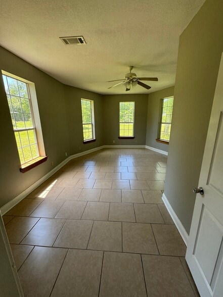 Building Photo - 286 Vestry Rd