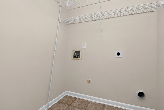 Building Photo - Beautiful Four Bedroom in Crismark Community!