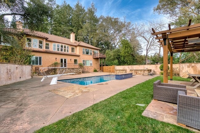 Building Photo - 2703 Brush Creek Rd