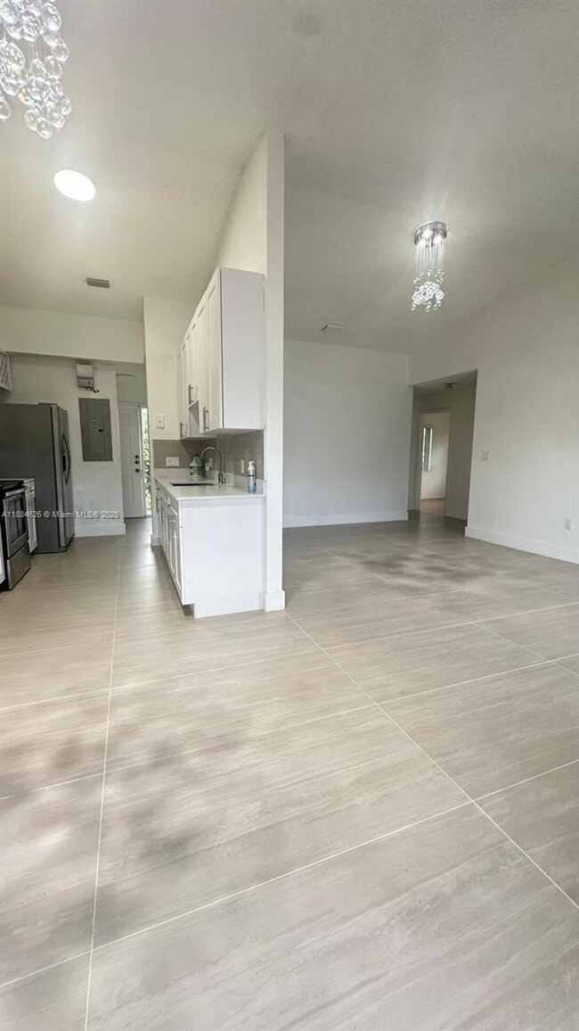 Primary Photo - 21301 NE 9th Pl