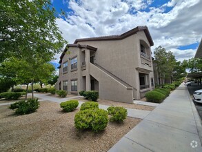 Building Photo - A Charming 3 Bedroom upstairs unit in NW L...