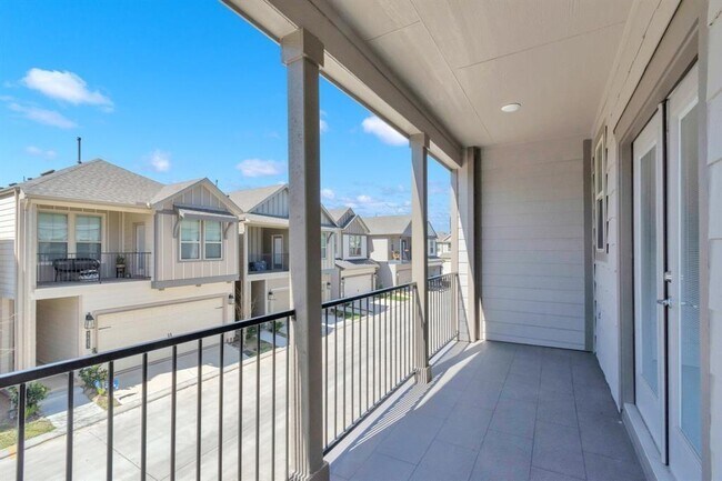 Building Photo - 3420 Avondale Vw Dr