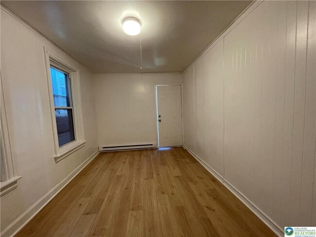 Building Photo - 636 Ridge Ave