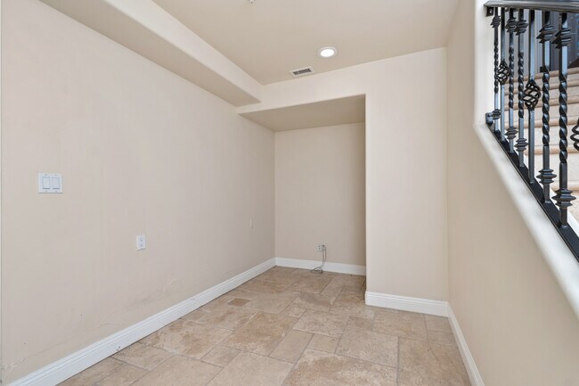 Building Photo - 148 W Marquita