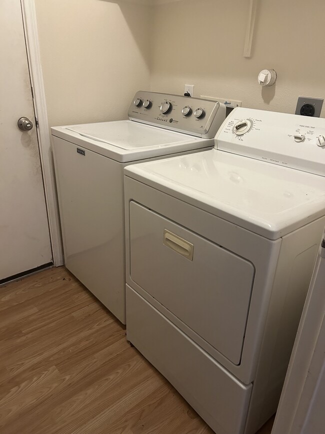 Building Photo - 210 Bailey Loop