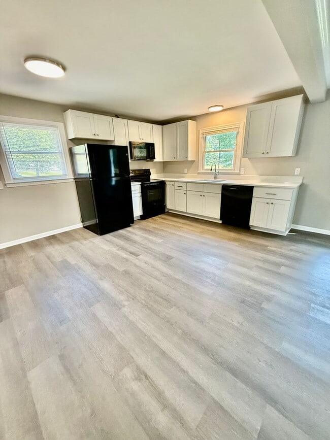 Building Photo - Extra Large One Bedroom House