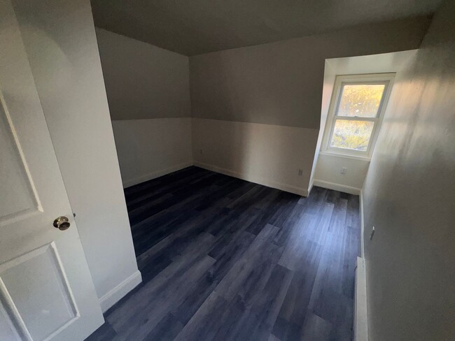 Building Photo - 4-bedroom, 1-bathroom home - Harrisburg Pa