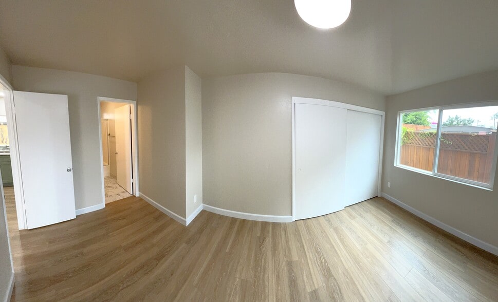 Building Photo - 4747 Oregon St