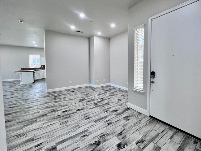 Building Photo - $2,895 Fowler & Church, Spacious 3 Bedroom...
