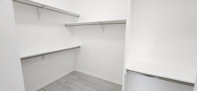 Building Photo - 3049 Chippewa Summit