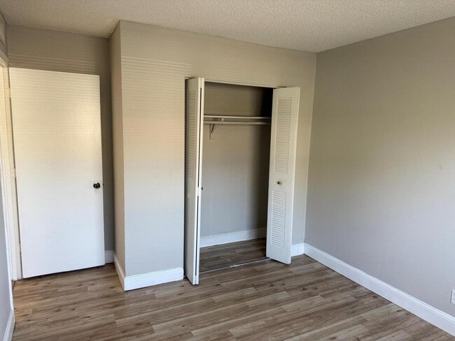 Building Photo - 5174 NE 6th Ave