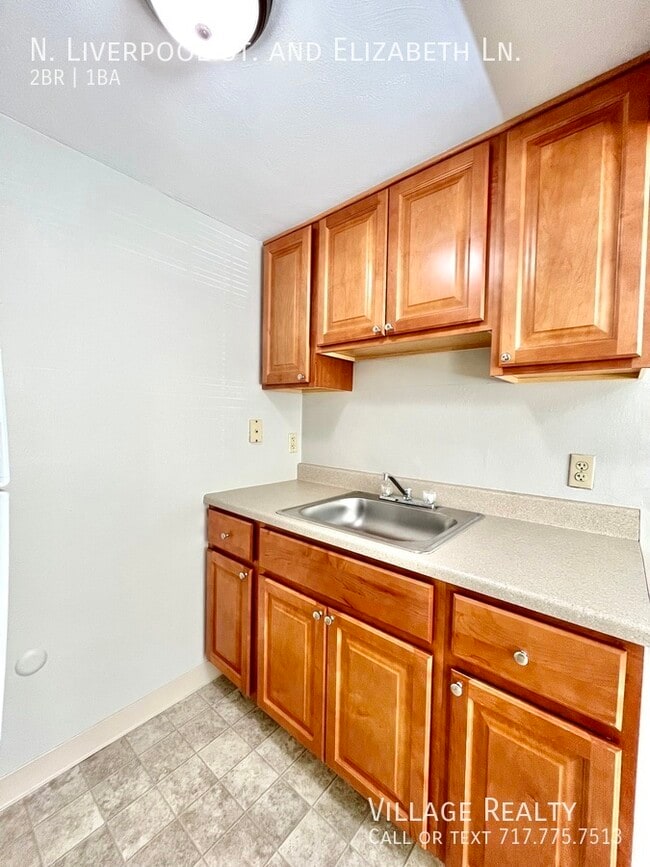 Building Photo - 45 N Liverpool St