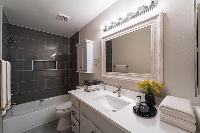 Building Photo - 16106 Golden Sands Dr