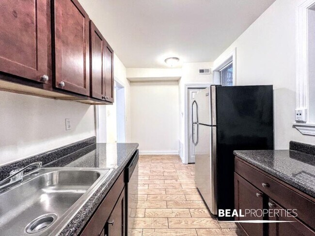 Building Photo - 1 bedroom in CHICAGO IL 60613