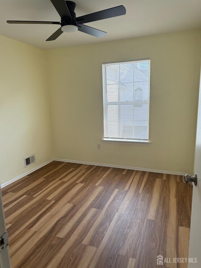 Building Photo - 813 Plymouth Rd