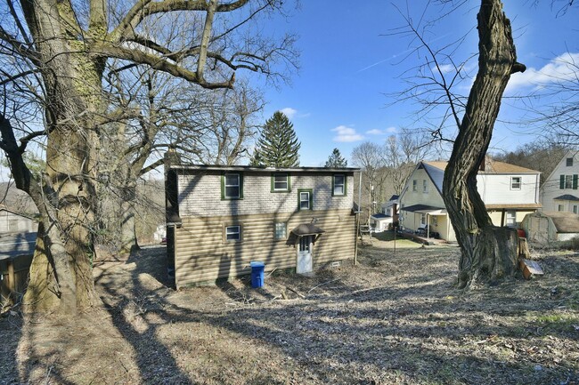 Building Photo - Charming 2 Bedroom Home in Penn Hills